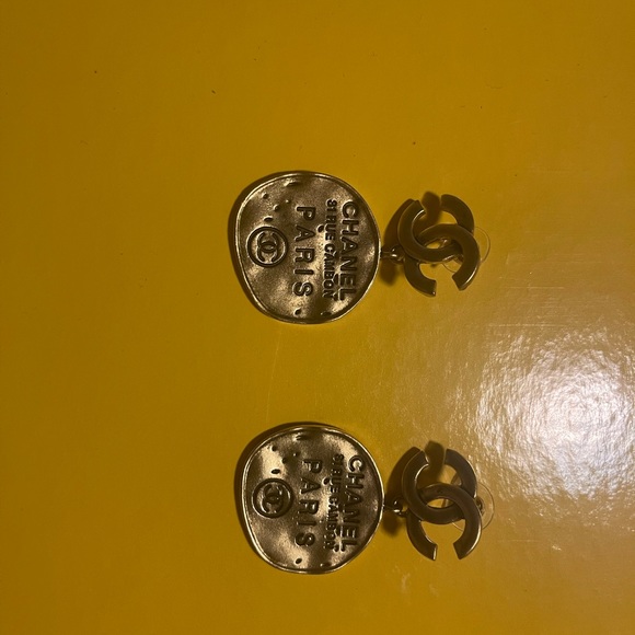 Very cute earrings - Picture 2 of 2